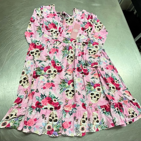 Queen Ruffled Dress - Picture 6 of 7